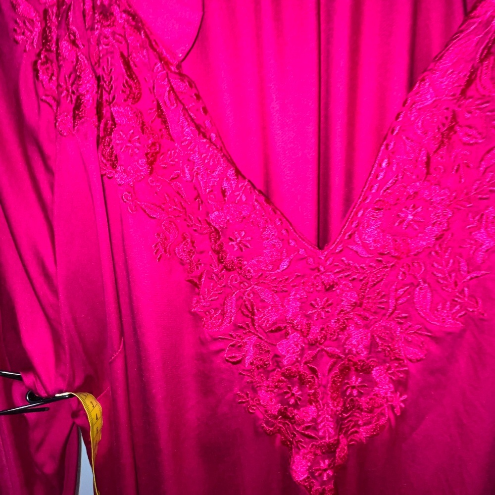 Rock Flower Paper Magenta Tunic, size large, great for Valentine's Day! - Picture 8 of 9